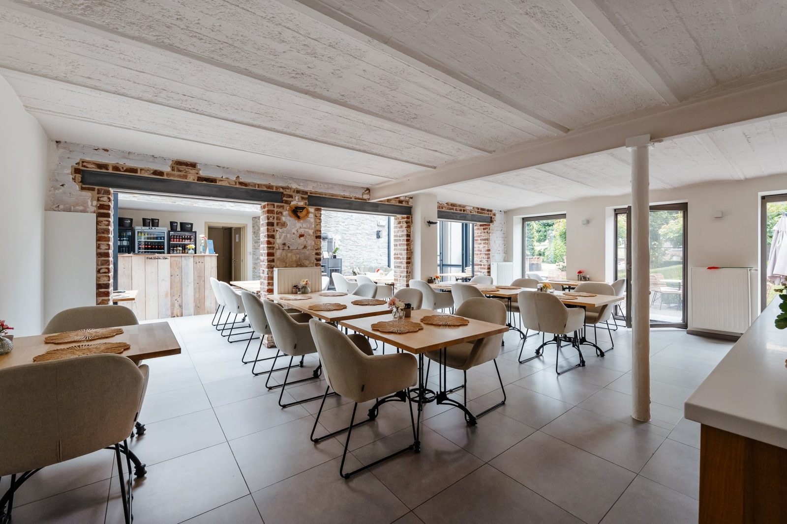 De gemeenschappelijke eetzaal van de hoeve